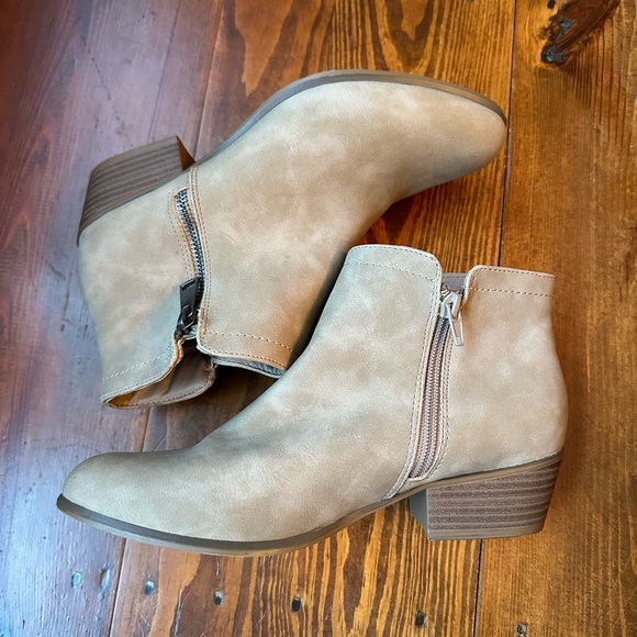 Unionbay Women’s Tabby Suede Booties - Picture 2 of 7